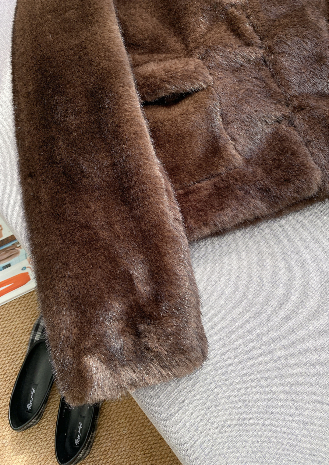 Elegant Faux Fur Round Neck Jacket