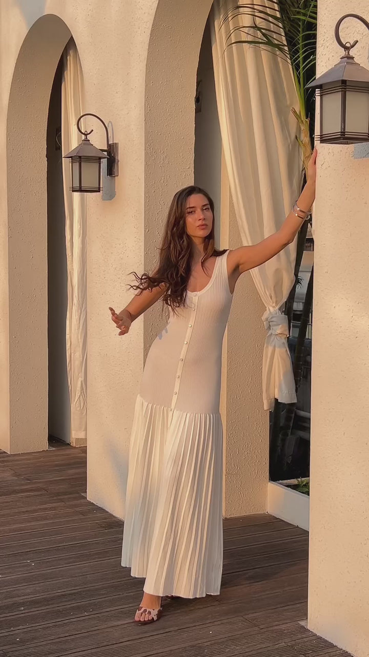 Lily – Ribbed Button Front Pleated Maxi Dress in White